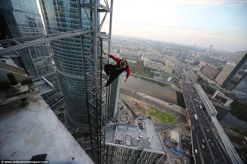 wanderlust_tips_Chong-mat-anh-selfie-tren-nhung-toa-nha-cao-tang 7