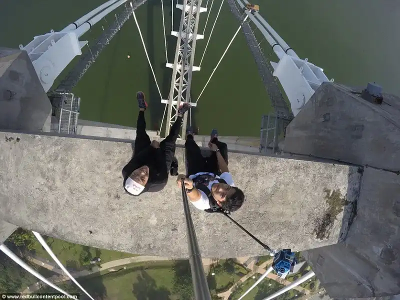 wanderlust_tips_Chong-mat-anh-selfie-tren-nhung-toa-nha-cao-tang 8