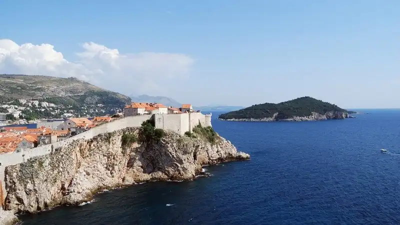 wanderlust_tips_Dubrovnik-len-ke-hoach-han-che-du-khach-de-bao-ton-di-san-1