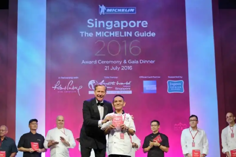 Đến Singapore thưởng thức ẩm thực đạt sao Michelin chỉ từ 2SGD 6 wanderlust_tips_den_sing_an_mon_dau_bep_5