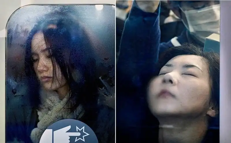 Lạ lùng “người nhồi khách” ở ga tàu điện Nhật Bản 9 wanderlust_tips_la-lung-nghe-nhoi-khach-o-ga-tau-dien-ngam-Nhat-Ban-4