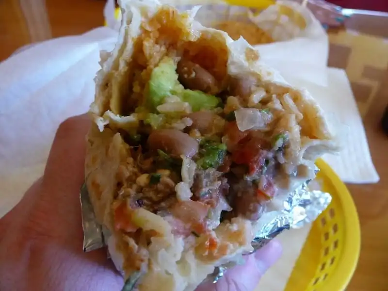 California: Nhờ có số dân Mexico đông đúc ở California mà bạn có thể tìm thấy những món ăn Mexico ngon nhất ngay tại California này. Và taco cá là món ăn đặc trưng mà bạn không thể bỏ qua.