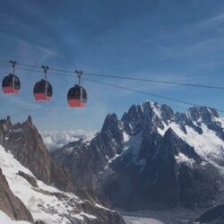 wanderlust tips hon 100 nguoi mac ket tren cap treo cao 3000m 1