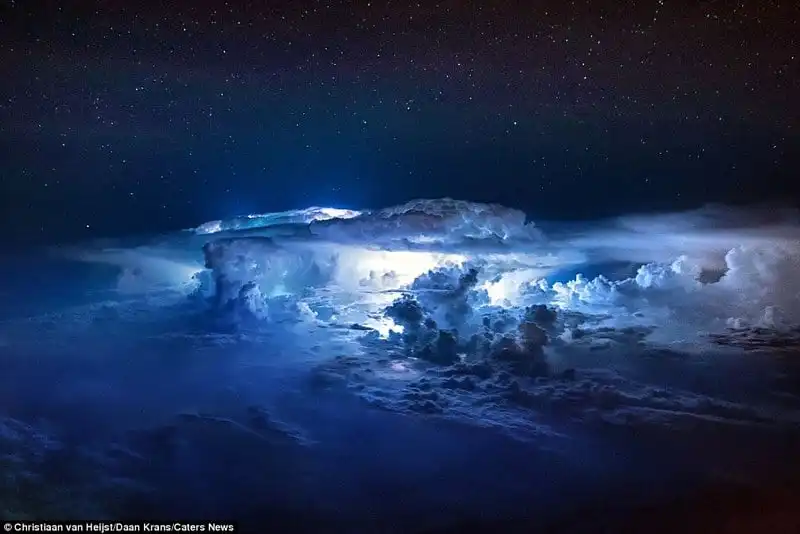 Wanderlust_tips_Bay-giua-nhung-con-bao-5