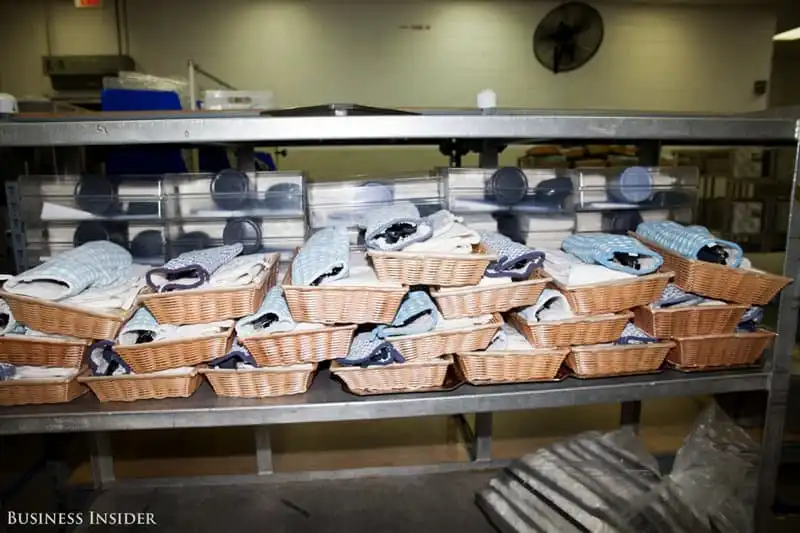 Wanderlust_tips_Dot-nhap-khu-che-bien-so-an-cua-United-Airlinesi-10