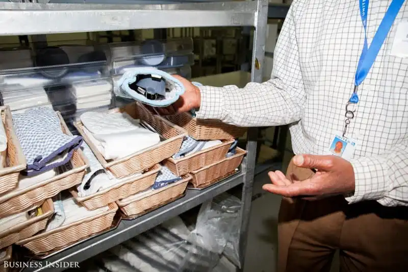 Wanderlust_tips_Dot-nhap-khu-che-bien-so-an-cua-United-Airlinesi-11