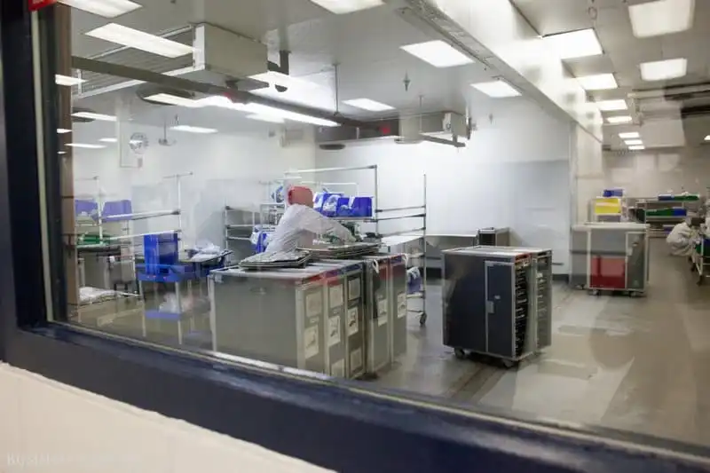 Wanderlust_tips_Dot-nhap-khu-che-bien-so-an-cua-United-Airlinesi-3