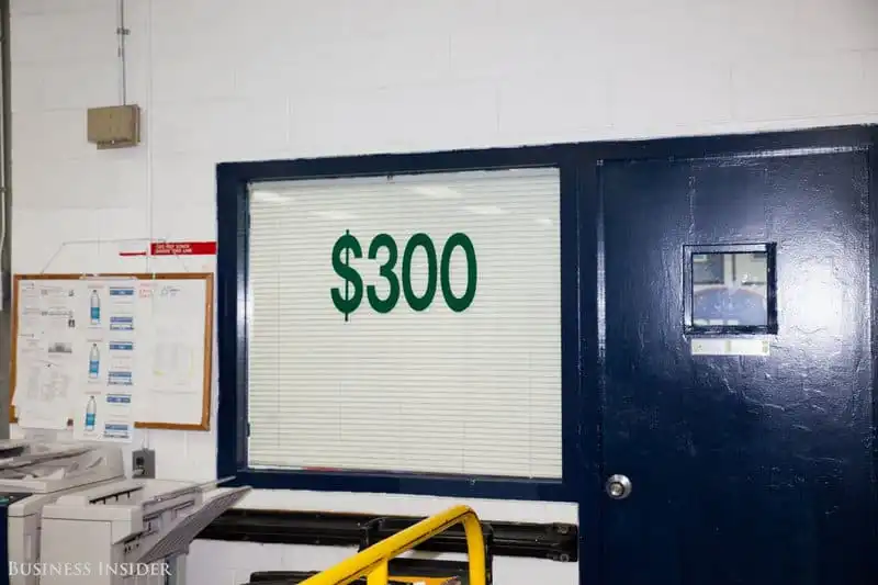 Wanderlust_tips_Dot-nhap-khu-che-bien-so-an-cua-United-Airlinesi-30