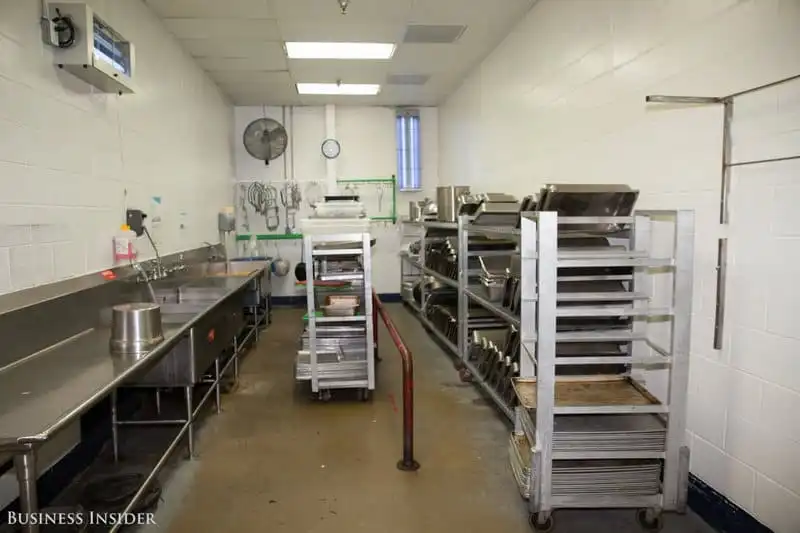 Wanderlust_tips_Dot-nhap-khu-che-bien-so-an-cua-United-Airlinesi-7