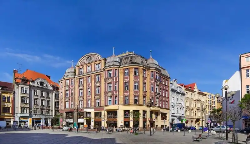 wanderlust-tips-10-diem-du-lich-chau-au-co-chi-phi-re-nhat-2