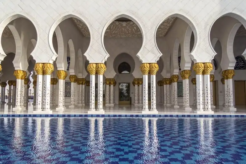 wanderlust-tips-abu-dhabi-con-nhieu-dieu-tuyet-hon-ca-dubai-1