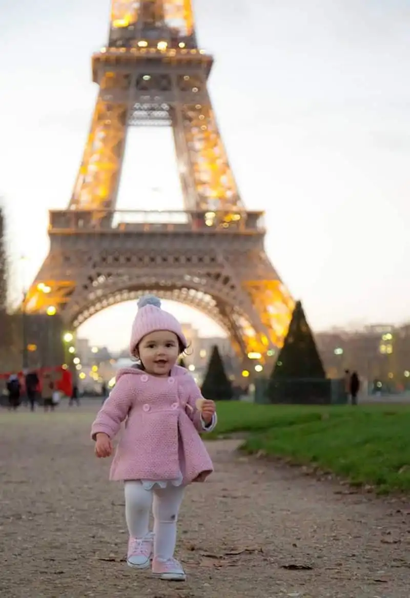 Bé gái 2 tuổi du lịch qua 30 nước cùng bố mẹ 14 wanderlust-tips-be-gai-2-tuoi-du-lich-qua-30-nuoc-cung-bo-me-10
