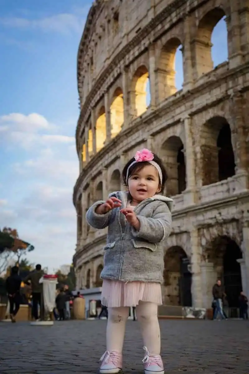 Bé gái 2 tuổi du lịch qua 30 nước cùng bố mẹ 15 wanderlust-tips-be-gai-2-tuoi-du-lich-qua-30-nuoc-cung-bo-me-11