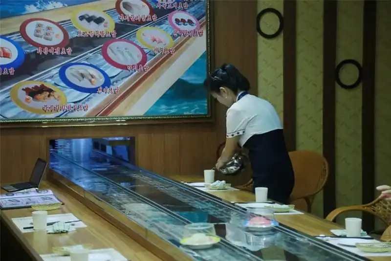 Bên trong nhà hàng sushi đầu tiên ở Bình Nhưỡng, Triều Tiên 7 wanderlust-tips-ben-trong-nha-hang-sushi-dau-tien-o-binh-nhuong-trieu-tien-3