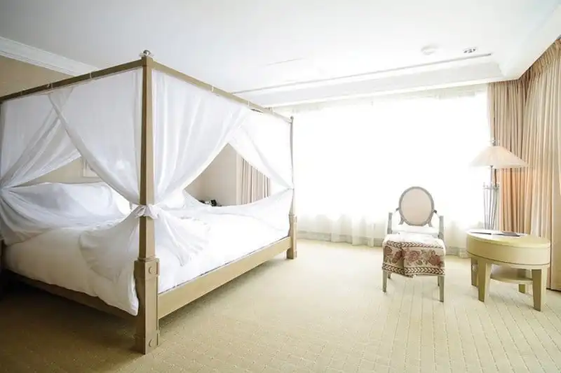 wanderlust-tips-can-canh-khach-san-tong-thong-phap-nghi-tai-tp-hcm-3