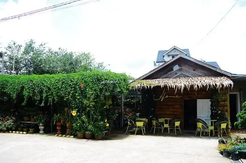 wanderlust-tips-can-nha-hon-70-nam-o-da-lat-tro-thanh-quan-ca-phe-co-kinh-1