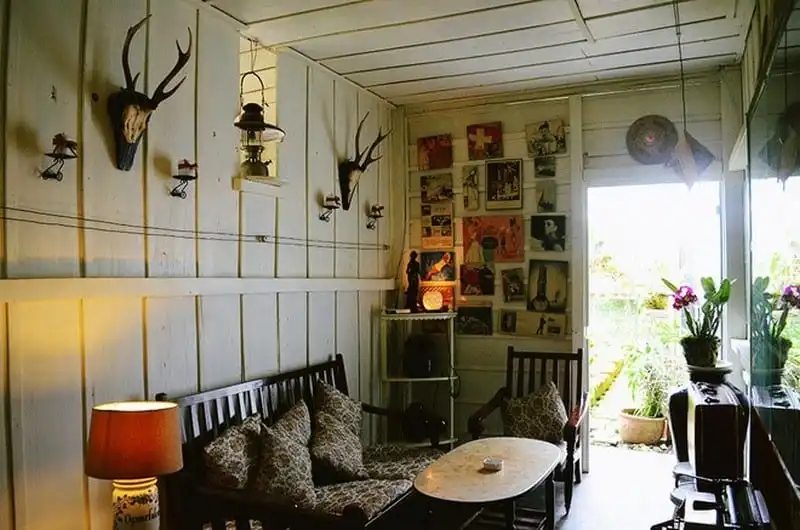 wanderlust-tips-can-nha-hon-70-nam-o-da-lat-tro-thanh-quan-ca-phe-co-kinh-5