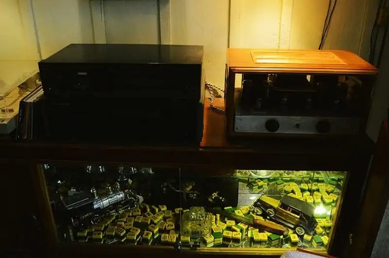 wanderlust-tips-can-nha-hon-70-nam-o-da-lat-tro-thanh-quan-ca-phe-co-kinh-7