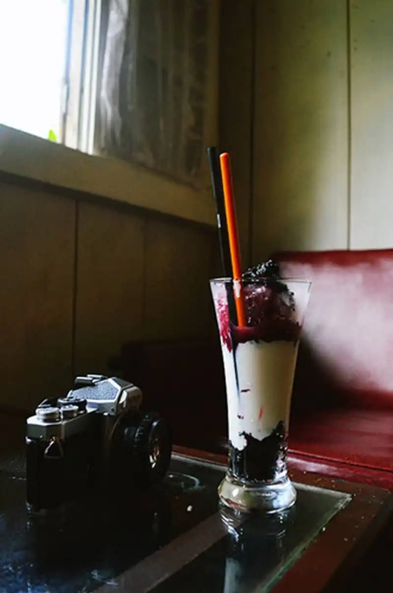 wanderlust-tips-can-nha-hon-70-nam-o-da-lat-tro-thanh-quan-ca-phe-co-kinh-9