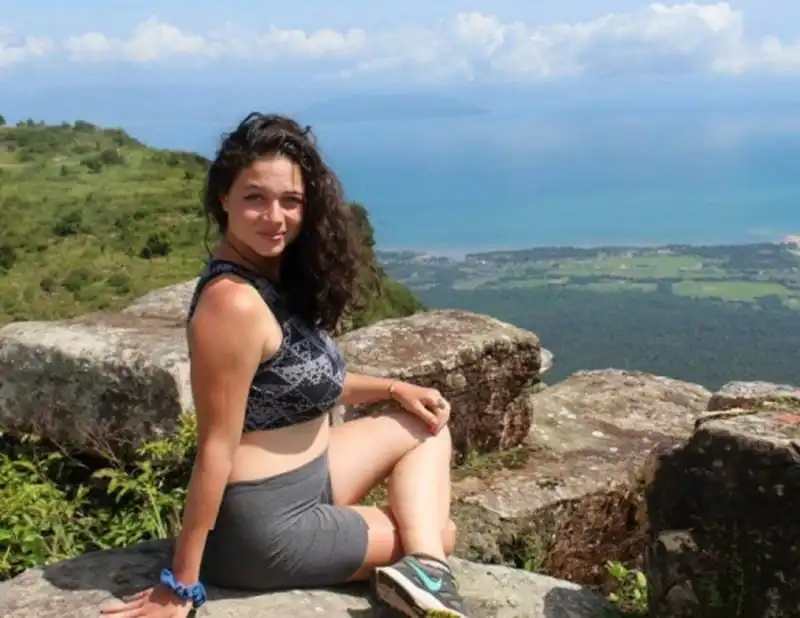 Chạy trốn kể hiếp dâm ở Thái Lan, du khách Mỹ rơi xuống vách núi 5 wanderlust-tips-chay-tron-ke-hiep-dam-o-thai-lan-du-khach-my-roi-xuong-vach-nui-1