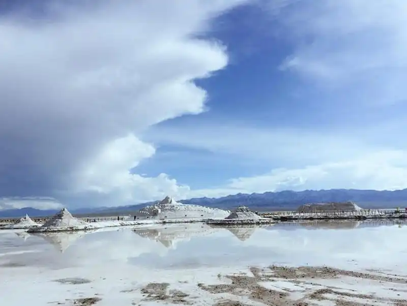 wanderlust-tips-co-mot-ho-muoi-tuyet-dieu-nhu-the-ngay-gan-viet-nam-6