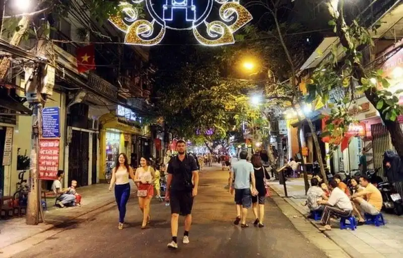 wanderlust-tips-de-xuat-them-9-tuyen-pho-vao-khong-gian-pho-di-bo-ha-noi-1