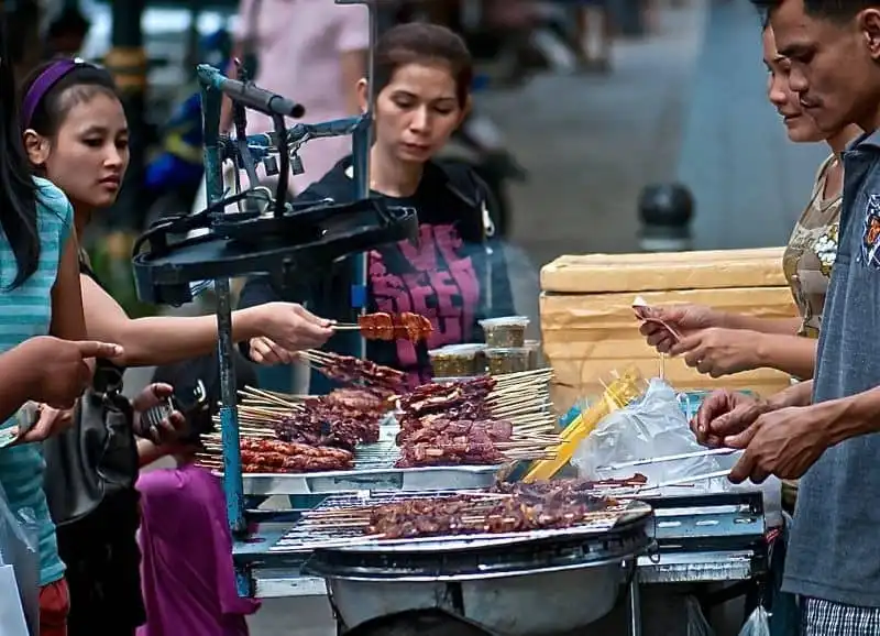 wanderlust-tips-ghe-5-khu-am-thuc-duong-pho-noi-tieng-nhat-bangkok-2