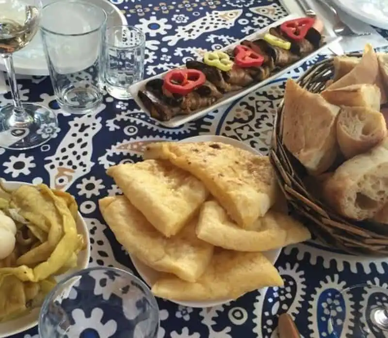 wanderlust-tips-ghe-georgia-thuong-thuc-nhung-mon-an-mai-chang-ngan-1