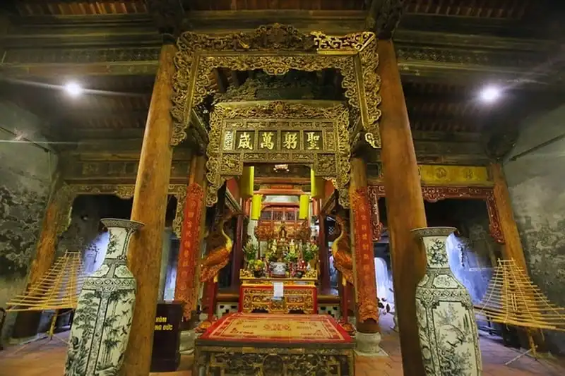 Ghé thăm đình Kim Ngân, nhớ nghề kim hoàn nổi tiếng kinh thành xưa 6 wanderlust-tips-ghe-tham-dinh-kim-ngan-nho-nghe-kim-hoan-noi-tieng-kinh-thanh-xua-2