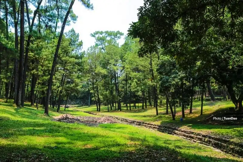 wanderlust-tips-ghe-tham-lang-mo-o-hue-cua-vi-vua-co-103-ba-vo-10