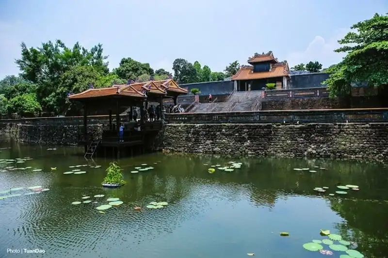 wanderlust-tips-ghe-tham-lang-mo-o-hue-cua-vi-vua-co-103-ba-vo-2