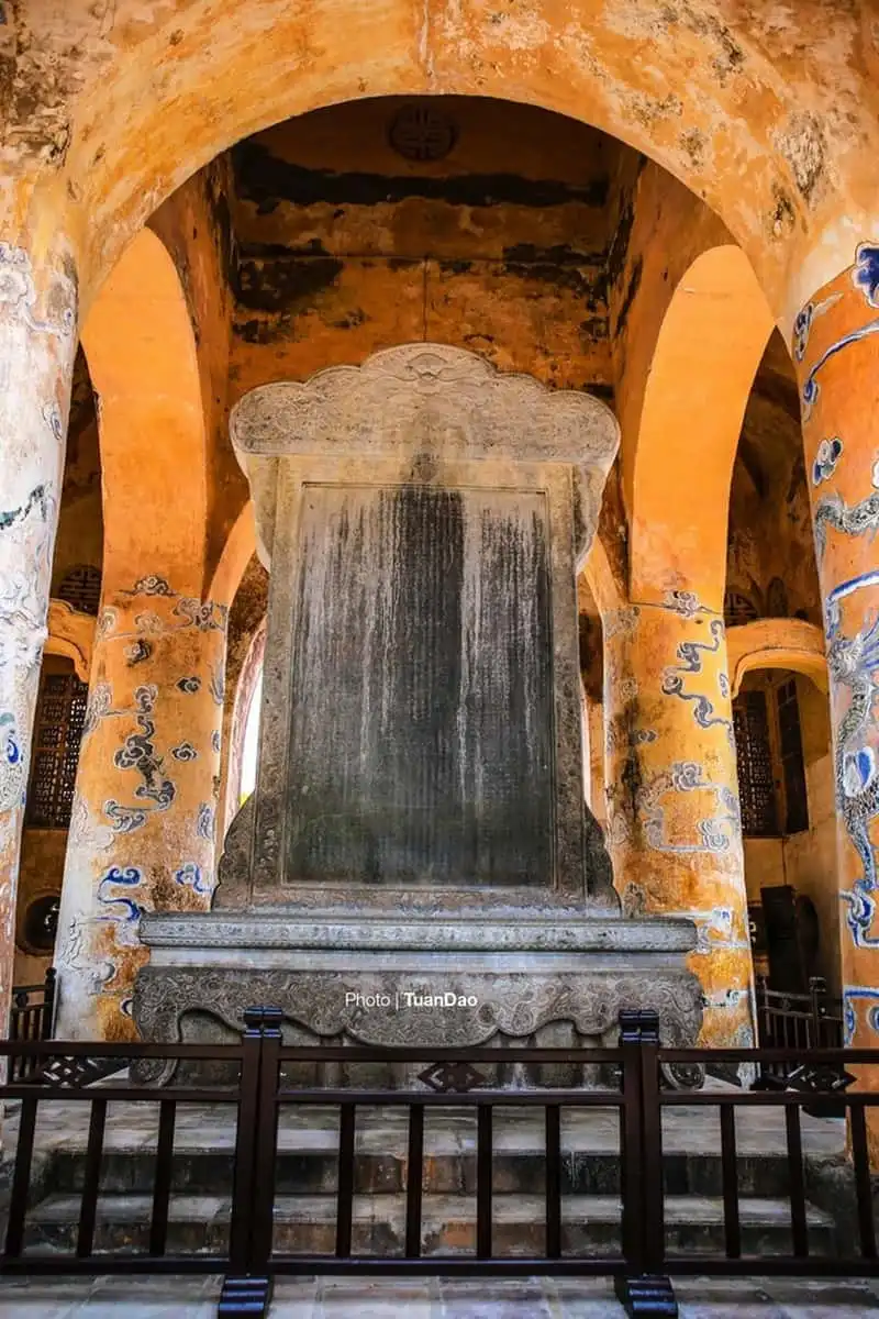 wanderlust-tips-ghe-tham-lang-mo-o-hue-cua-vi-vua-co-103-ba-vo-7