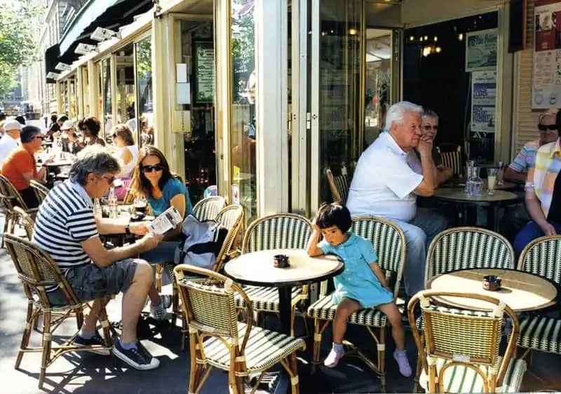 wanderlust-tips-hanh-trinh-ngo-nghinh-cua-be-gai-4-tuoi-nhat-ban-toi-paris-phap-6