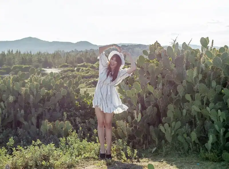 wanderlust-tips-hari-won-khoe-anh-rang-ro-tai-bai-xep-phu-yen-1