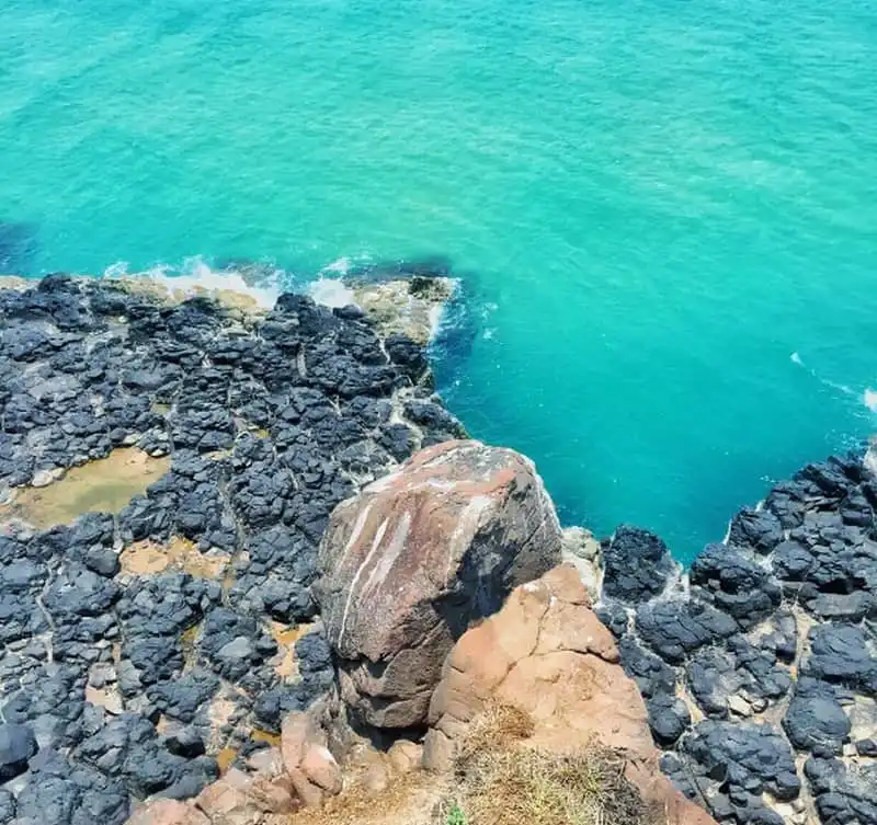 wanderlust-tips-hari-won-khoe-anh-rang-ro-tai-bai-xep-phu-yen-11