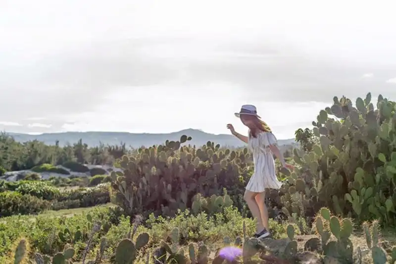 wanderlust-tips-hari-won-khoe-anh-rang-ro-tai-bai-xep-phu-yen-2