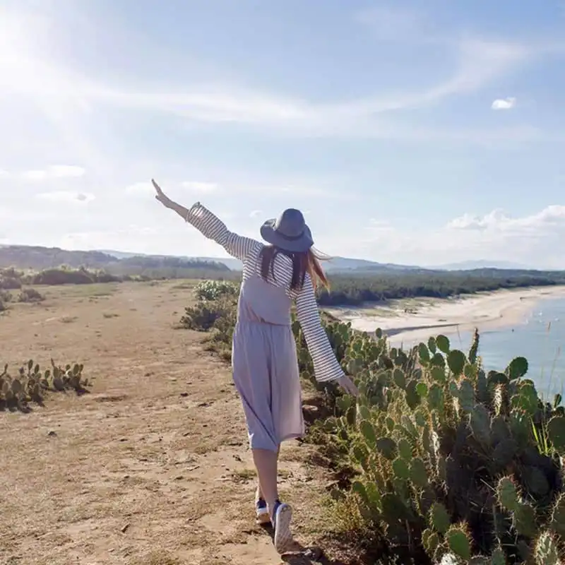 wanderlust-tips-hari-won-khoe-anh-rang-ro-tai-bai-xep-phu-yen-4