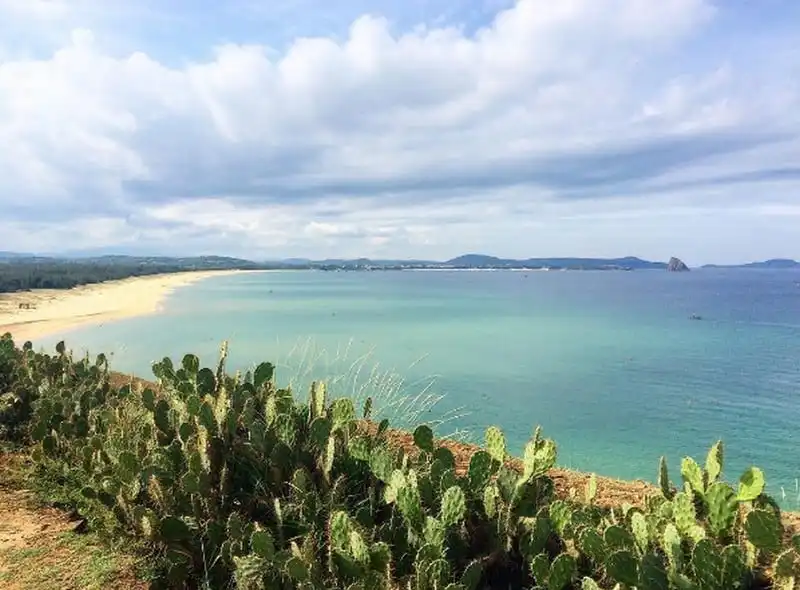 wanderlust-tips-hari-won-khoe-anh-rang-ro-tai-bai-xep-phu-yen-5