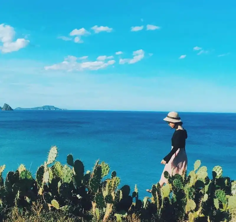 wanderlust-tips-hari-won-khoe-anh-rang-ro-tai-bai-xep-phu-yen-6