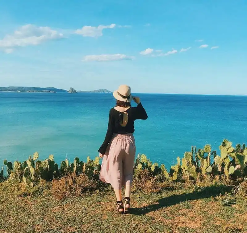 wanderlust-tips-hari-won-khoe-anh-rang-ro-tai-bai-xep-phu-yen-7