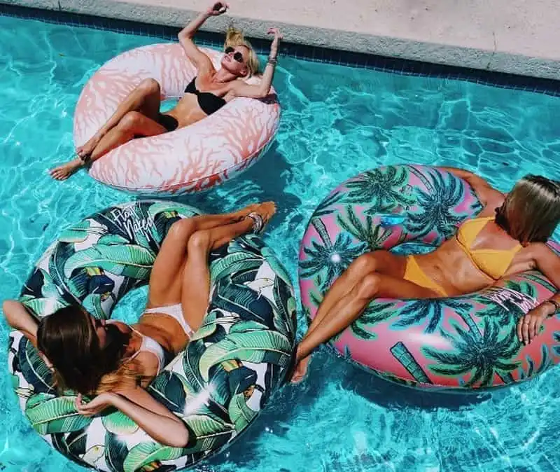 wanderlust-tips-hoi-con-nha-giau-the-gioi-va-nhung-ky-nghi-he-xa-xi-nhat-14