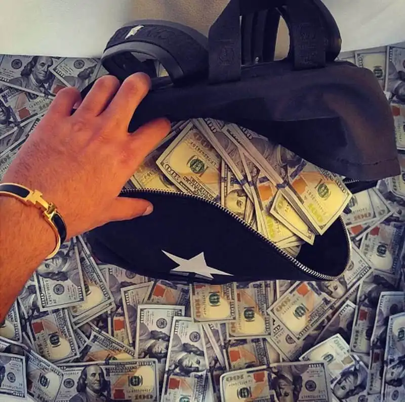 wanderlust-tips-hoi-con-nha-giau-the-gioi-va-nhung-ky-nghi-he-xa-xi-nhat-2