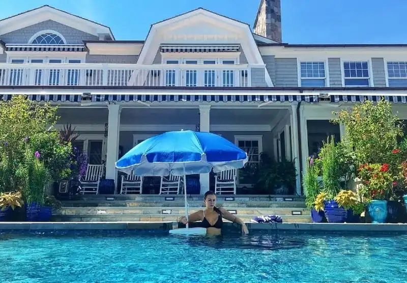 wanderlust-tips-hoi-con-nha-giau-the-gioi-va-nhung-ky-nghi-he-xa-xi-nhat-8