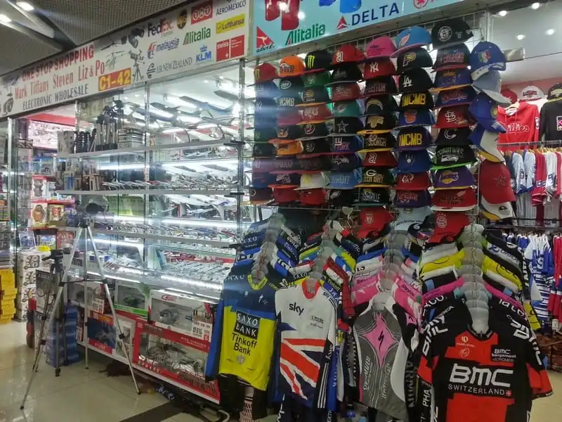 wanderlust-tips-kham-pha-3-khu-cho-tuyet-nhat-o-thuong-hai-1