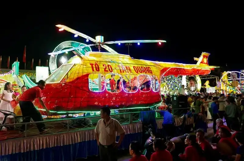 wanderlust-tips-nao-nhiet-le-dieu-hanh-den-long-trung-thu-lon-nhat-ca-nuoc-11