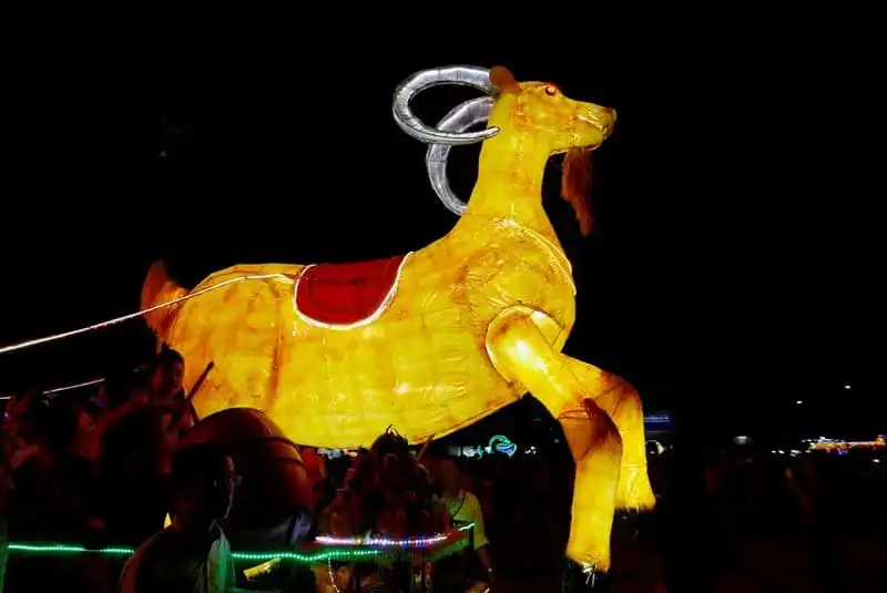 wanderlust-tips-nao-nhiet-le-dieu-hanh-den-long-trung-thu-lon-nhat-ca-nuoc-13