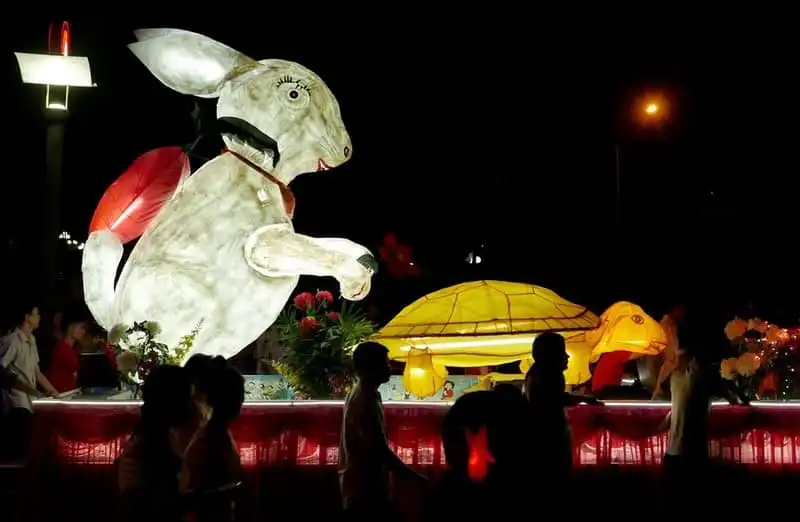 wanderlust-tips-nao-nhiet-le-dieu-hanh-den-long-trung-thu-lon-nhat-ca-nuoc-16