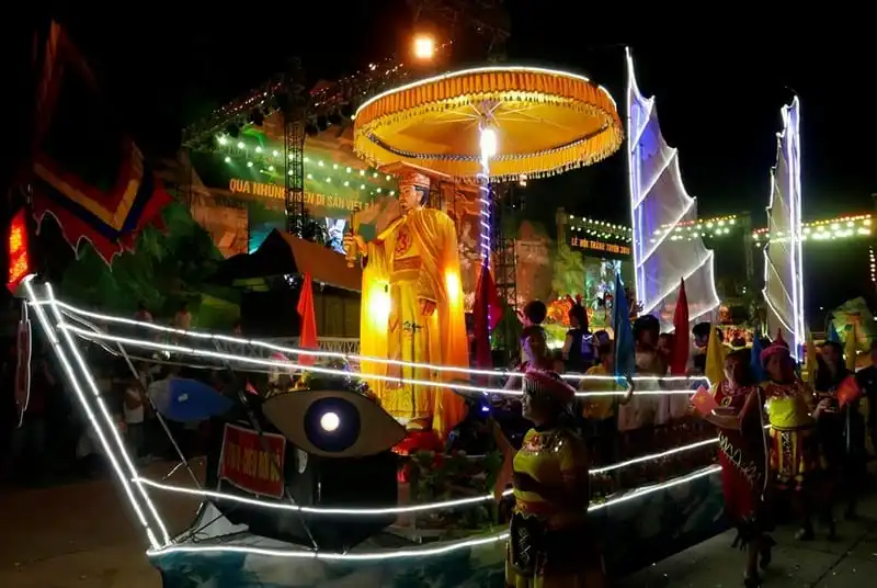 wanderlust-tips-nao-nhiet-le-dieu-hanh-den-long-trung-thu-lon-nhat-ca-nuoc-4