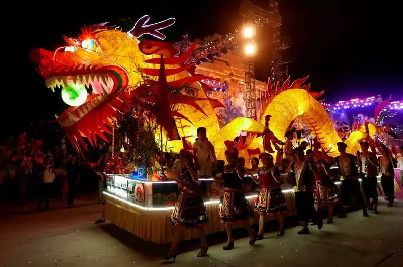 wanderlust-tips-nao-nhiet-le-dieu-hanh-den-long-trung-thu-lon-nhat-ca-nuoc-5