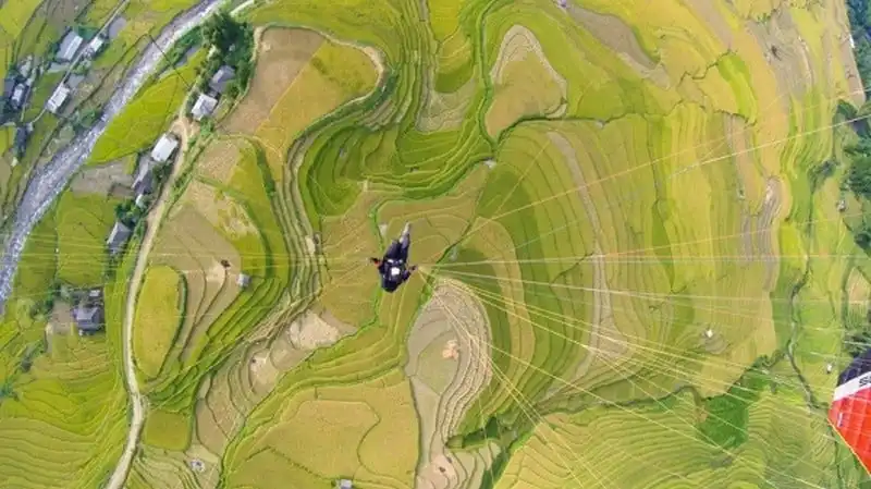 Nghẹt thở khoảnh khắc mùa vàng Mù Cang Chải qua trải nghiệm dù lượn 9 wanderlust-tips-nghet-tho-khoanh-khac-mua-vang-mua-cang-chai-qua-trai-nghiem-du-luon-4